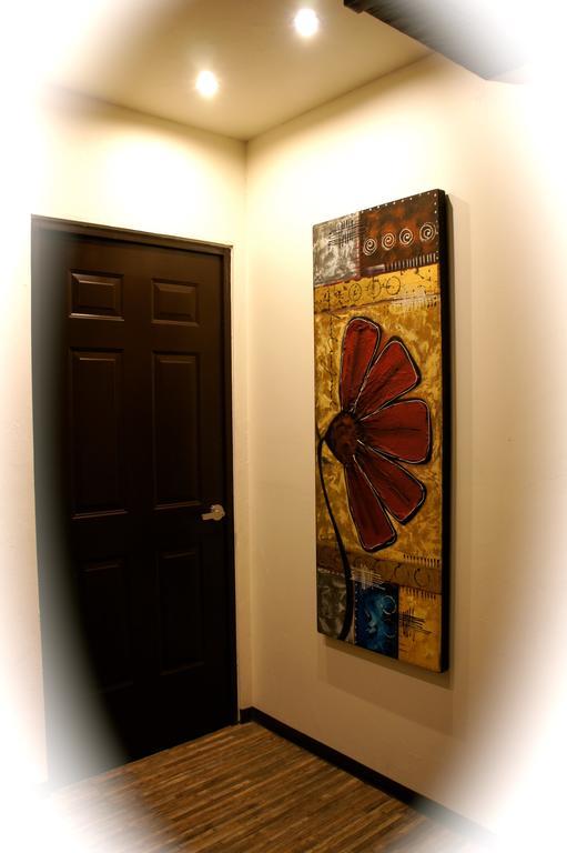 Aztic Hotel And Executive Suites Mexico City Room photo