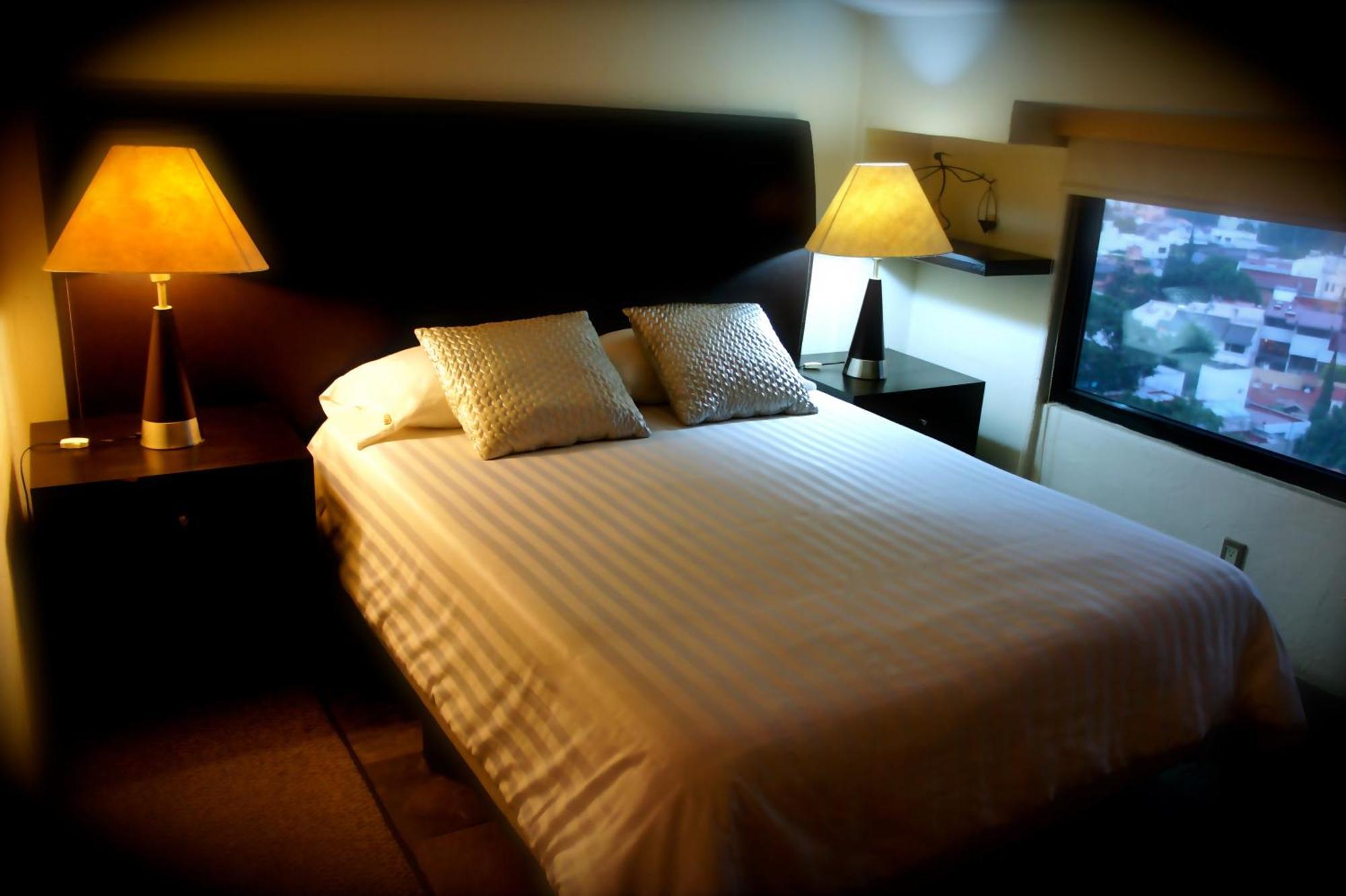 Aztic Hotel And Executive Suites Mexico City Room photo